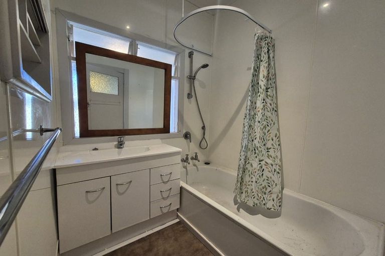 Photo of property in 180 Tasman Street, Opunake, 4616