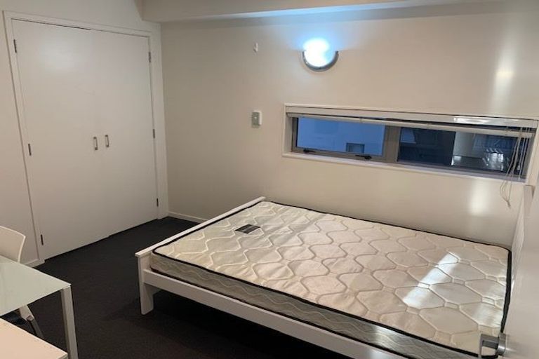 Photo of property in Alpha Apartments, 502/17 Vogel Lane, Auckland Central, Auckland, 1010