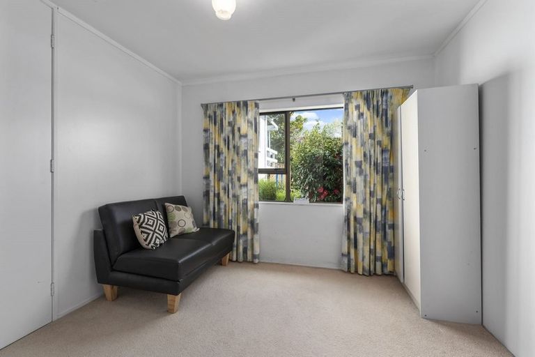 Photo of property in 1/1 Oaktree Avenue, Browns Bay, Auckland, 0630