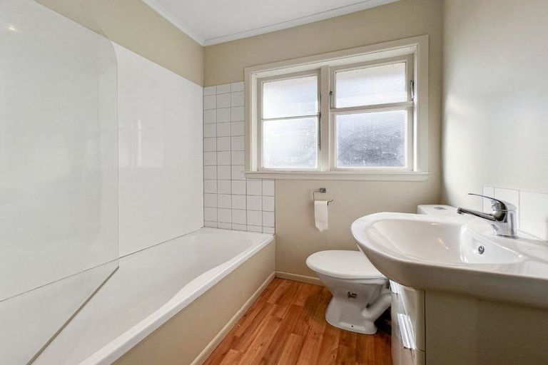 Photo of property in 5/1068 Fergusson Drive, Clouston Park, Upper Hutt, 5018