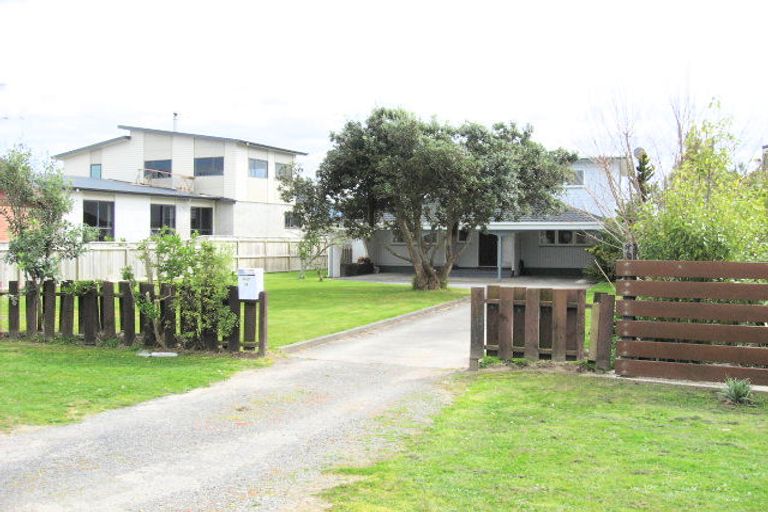 Photo of property in 11 Makora Road, Otaihanga, Paraparaumu, 5036