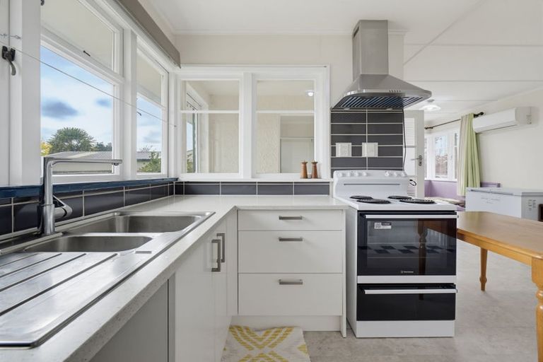 Photo of property in 2 Isobel Street, Fairy Spring, Rotorua, 3015
