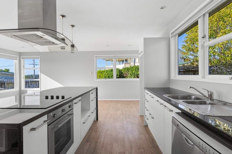 Photo of property in 18a Rishworth Avenue, Stanmore Bay, Whangaparaoa, 0932