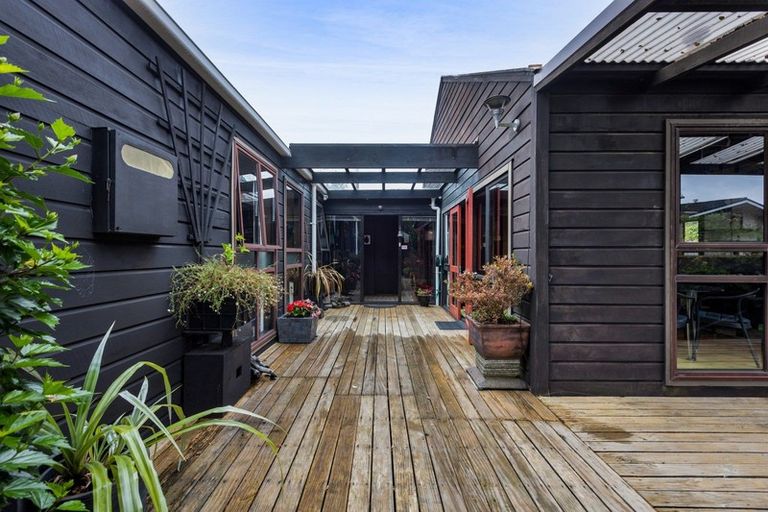 Photo of property in 19a John Guthrie Place, Merrilands, New Plymouth, 4312