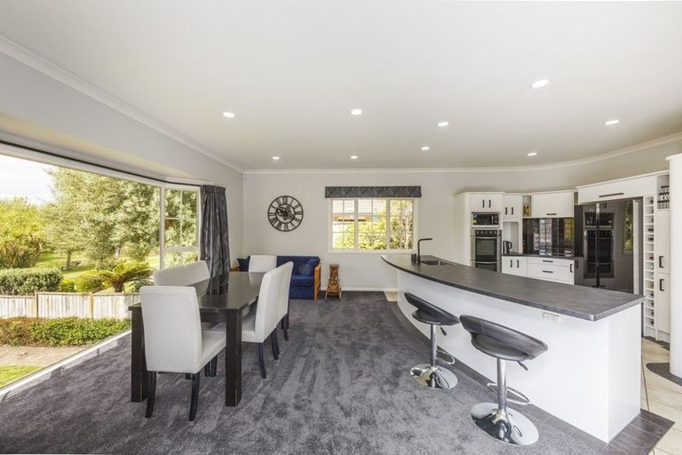 Photo of property in 11 The Oaks, Awapuni, Palmerston North, 4412