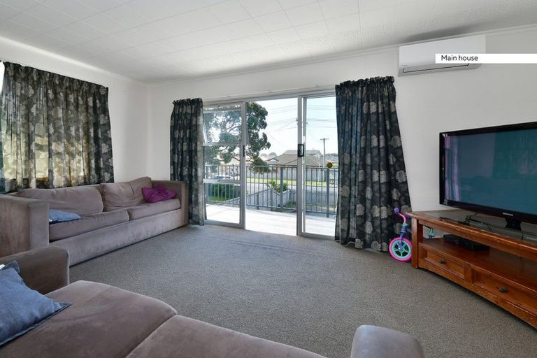 Photo of property in 242 Centreway Road, Orewa, 0931