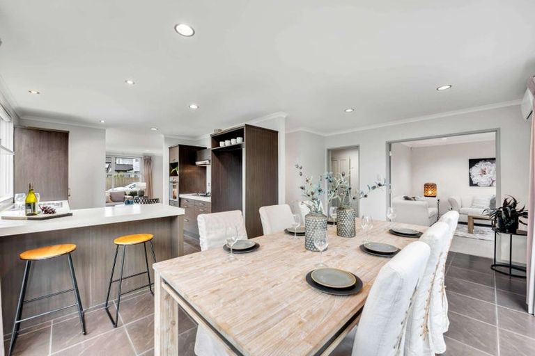 Photo of property in 30 The Track, Takanini, 2112