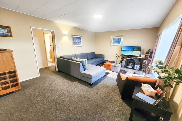 Photo of property in 2/17 Ngarimu Crescent, Taradale, Napier, 4112