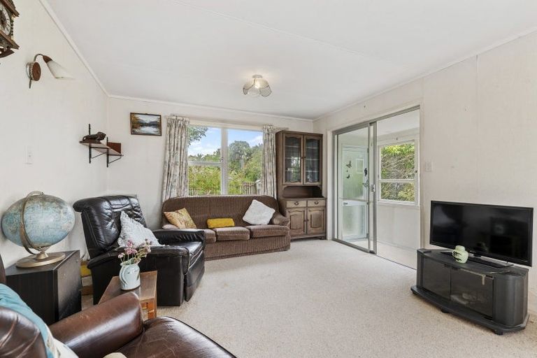 Photo of property in 11 Albatross Road, Red Beach, 0932