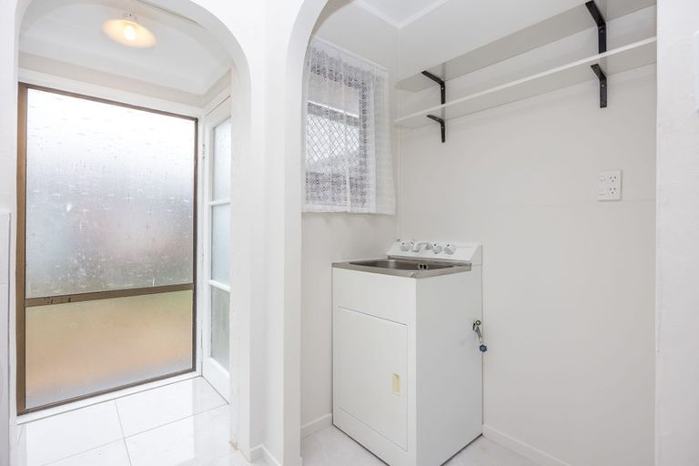 Photo of property in 1 Ranfurly Road, Papatoetoe, Auckland, 2104