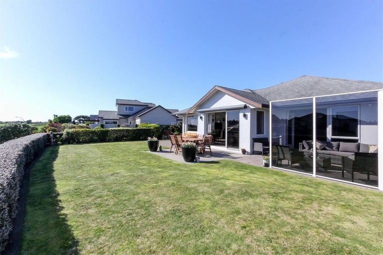 Photo of property in 8 Sampson Avenue, Waiwhakaiho, New Plymouth, 4312