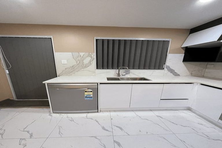 Photo of property in 16 Rogers Road, Manurewa, Auckland, 2102