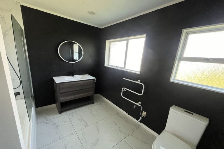 Photo of property in 50 Colwill Road, Massey, Auckland, 0614