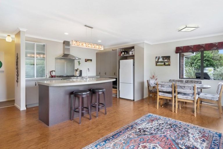 Photo of property in 5 Fytfield Place, Paraparaumu, 5032