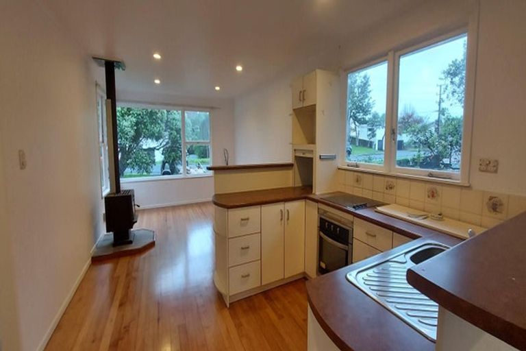 Photo of property in 15 Woodvale Road, Glen Eden, Auckland, 0602