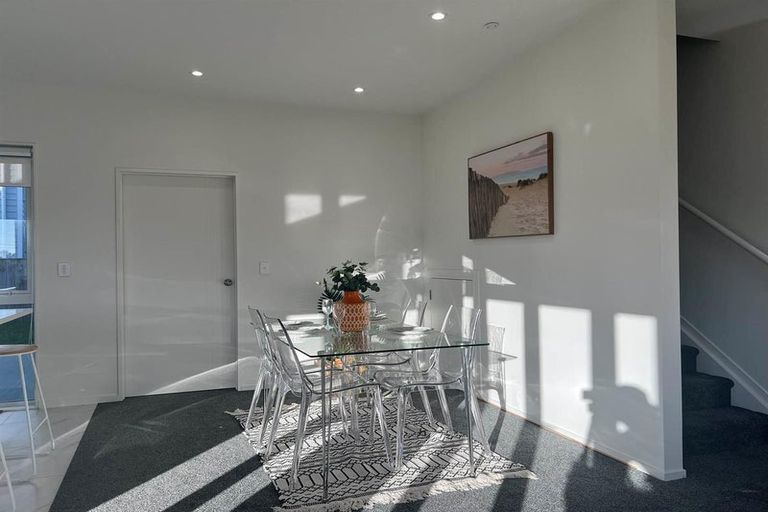 Photo of property in 2 Warbler Crescent, Papakura, 2110