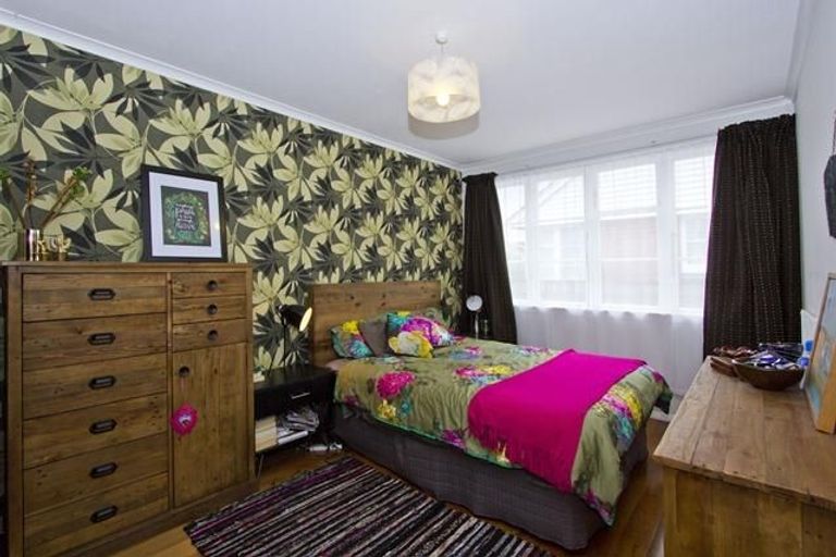 Photo of property in 305 Oxford Terrace, Avalon, Lower Hutt, 5011