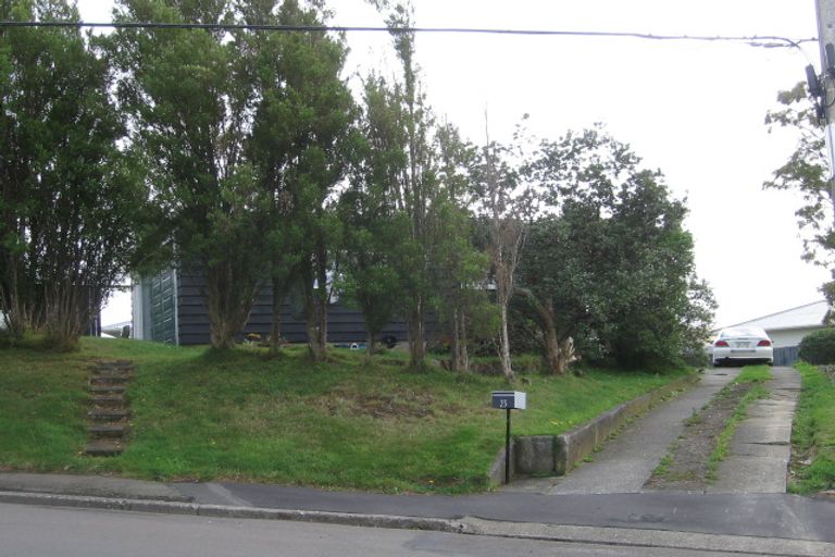 Photo of property in 23 Beazley Avenue, Paparangi, Wellington, 6037