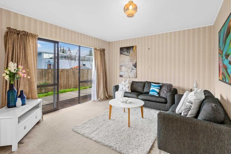 Photo of property in 2/41 Riverside Road, Orewa, 0931