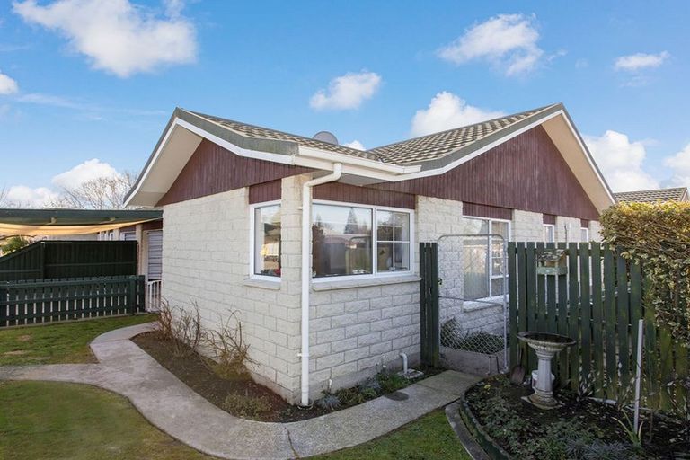 Photo of property in 2/12 Lagan Street, Belfast, Christchurch, 8051