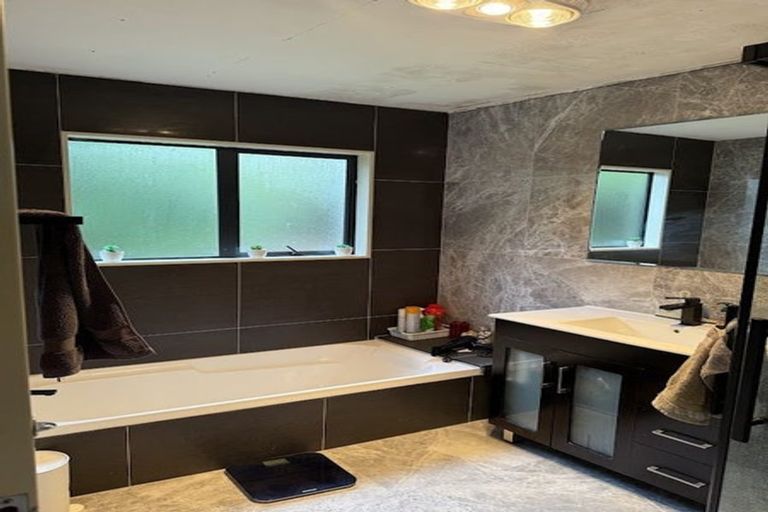 Photo of property in 12a Riverstone Drive, Riverstone Terraces, Upper Hutt, 5018