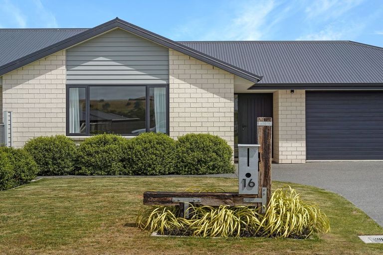 Photo of property in 16 Johnson Avenue, Amberley, 7410