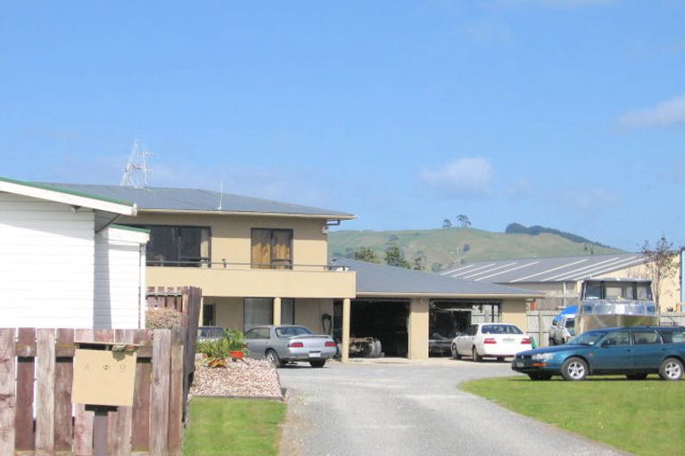 Photo of property in 8a Simpson Road, Papamoa Beach, Papamoa, 3118