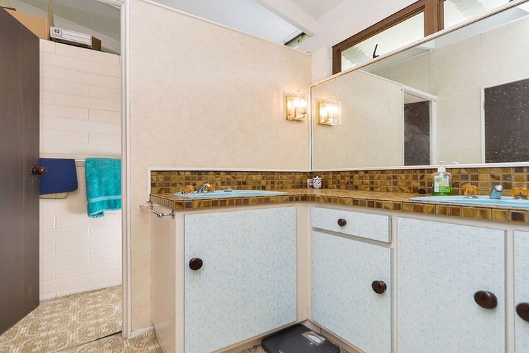 Photo of property in 7 Pakira Avenue, Glendene, Auckland, 0602