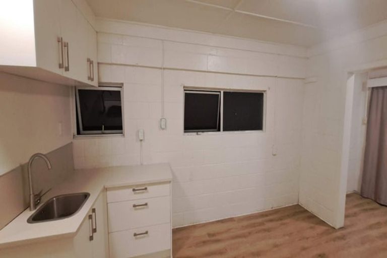 Photo of property in 49 Beaubank Road, Kelston, Auckland, 0602