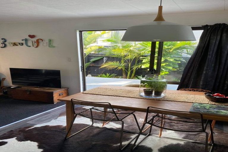 Photo of property in 5 Nicolas Avenue, Glen Eden, Auckland, 0602