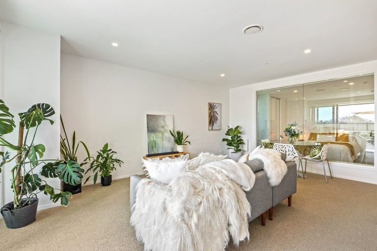 Photo of property in 205/8 Waikumete Road, Glen Eden, Auckland, 0602