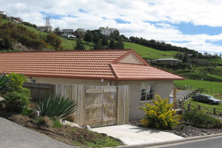 Photo of property in 28 Bateleur Close, Welcome Bay, Tauranga, 3112