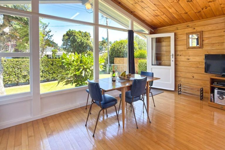 Photo of property in 11 Hahei Beach Road, Hahei, Whitianga, 3591