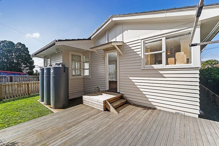 Photo of property in 30b Tiroroa Avenue, Te Atatu South, Auckland, 0610