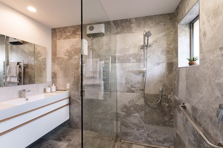 Photo of property in 43 Berkshire Drive, Avonhead, Christchurch, 8042