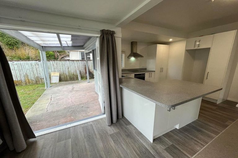 Photo of property in 88 Queenwood Road, Levin, 5510