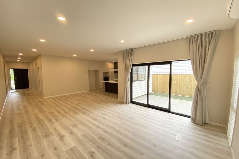 Photo of property in 8 Tagish Way, Orewa, 0931