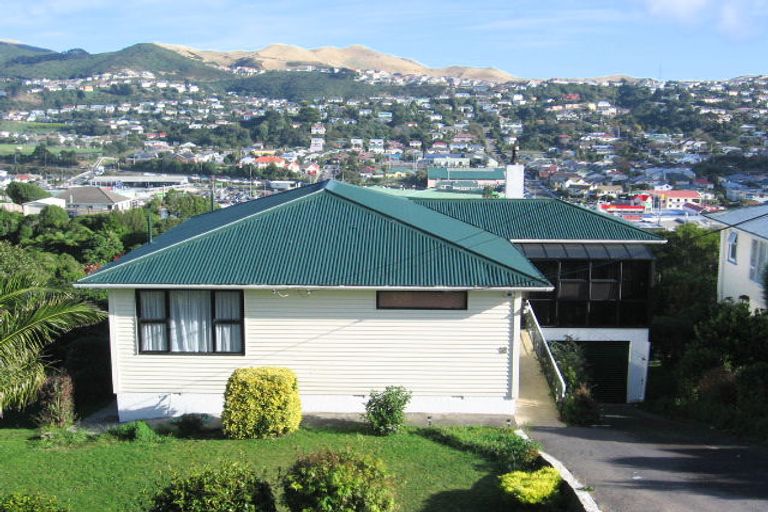 Photo of property in 18 Chesterton Street, Johnsonville, Wellington, 6037