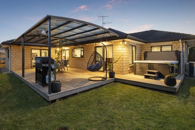 Photo of property in 16 Thomas Moore Place, Pukekohe, 2120