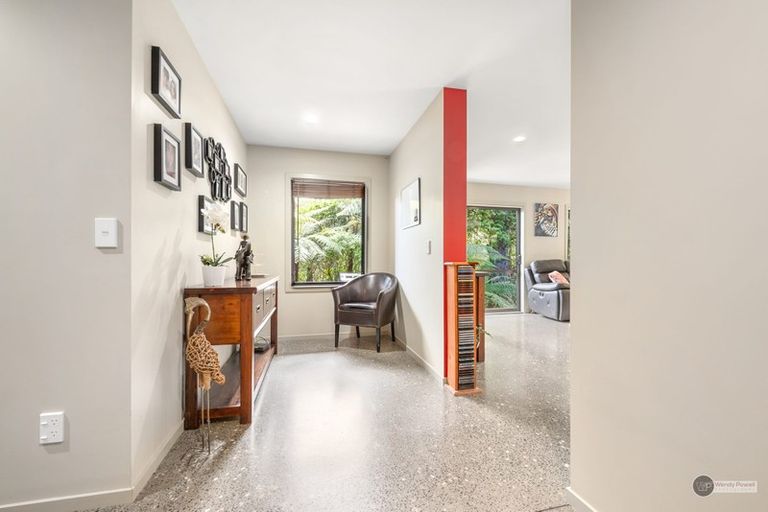 Photo of property in 2 Lowry Heights, Stokes Valley, Lower Hutt, 5019