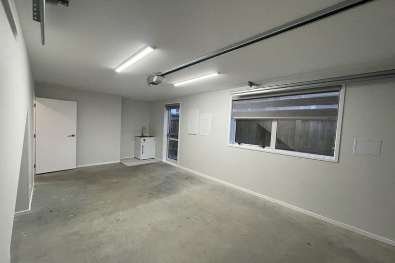 Photo of property in 43c Oreil Avenue, West Harbour, Auckland, 0618
