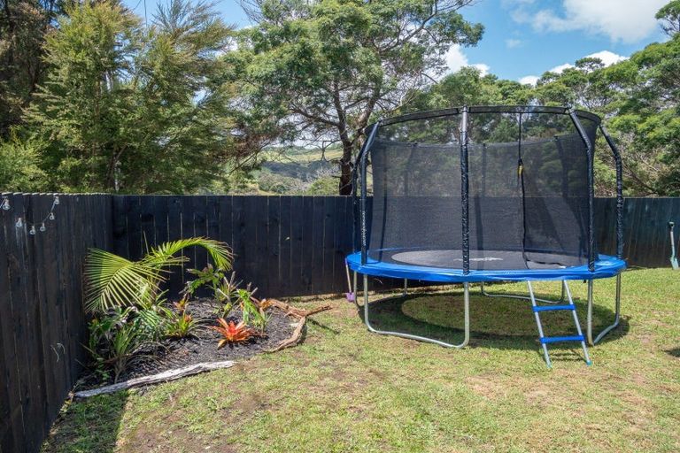 Photo of property in 24 Dudley Crescent, Cable Bay, 0420