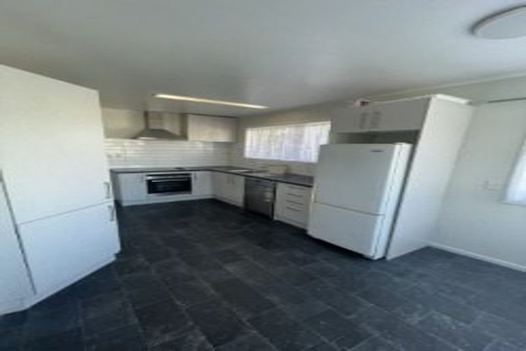 Photo of property in 14a Albert Road, Kelston, Auckland, 0602