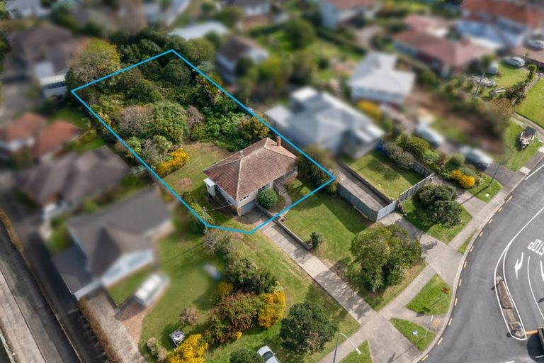 Photo of property in 518 Glenfield Road, Bayview, Auckland, 0629