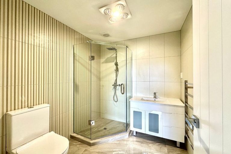 Photo of property in 8a Kelvyn Grove, Hillpark, Auckland, 2102