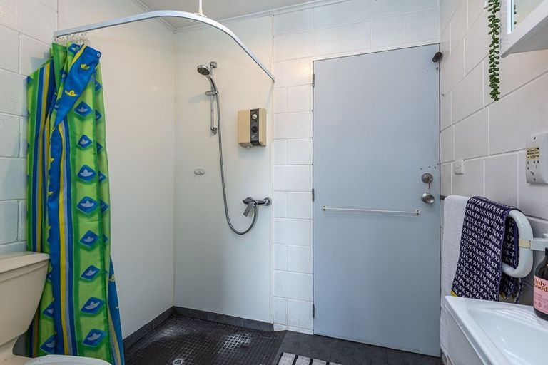 Photo of property in 327 Avonhead Road, Avonhead, Christchurch, 8042