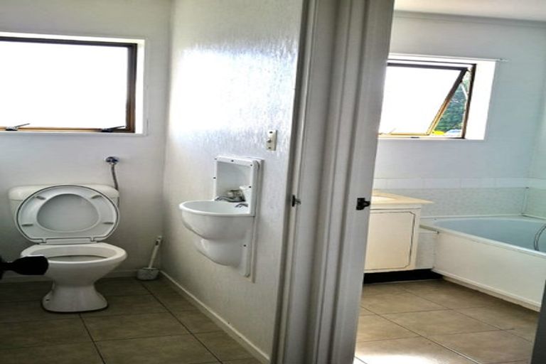 Photo of property in 2/320 Pakuranga Road, Pakuranga Heights, Auckland, 2010