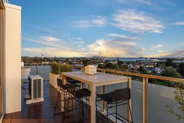 Photo of property in Maison Apartments, 406/16 Huron Street, Takapuna, Auckland, 0622