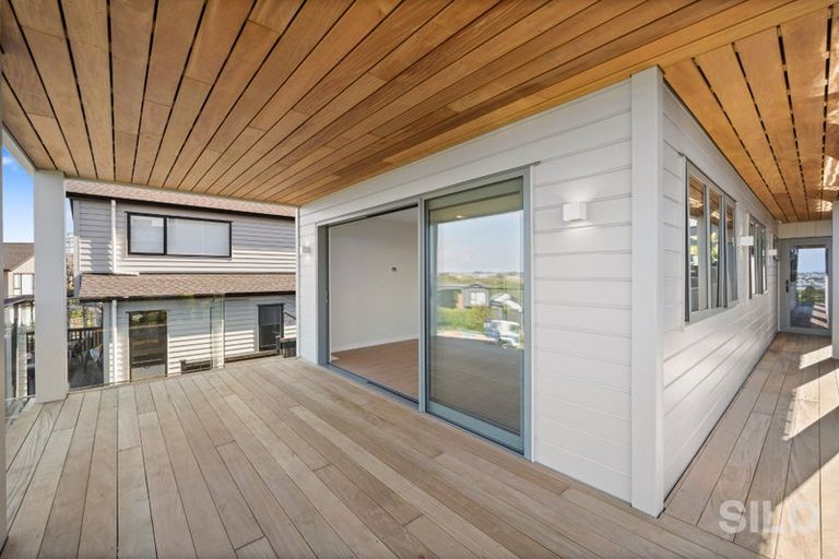 Photo of property in 35 Kikorangi Drive, Wainui, 0992