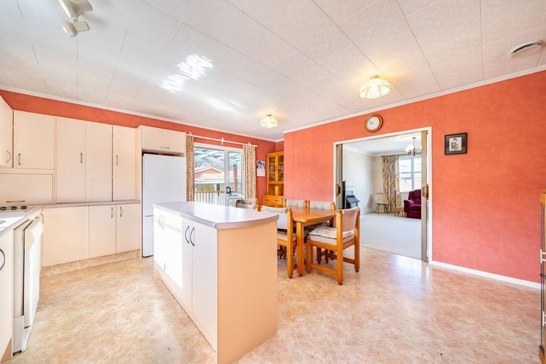 Photo of property in 6 Pencarrow Crescent, Wainuiomata, Lower Hutt, 5014